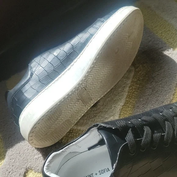 Saint + Sofia Hampsted Sneaker Croc Leather Sneakers - Picture 7 of 10